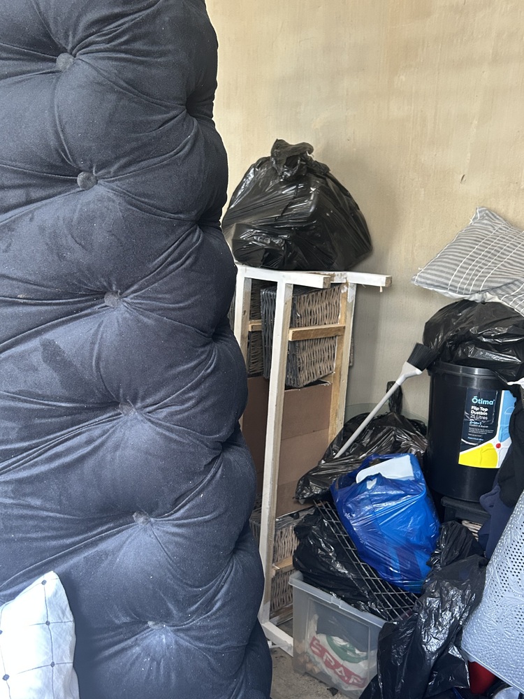 Rent-A-Store Honeydew storage facility unit auction IB-1408 26