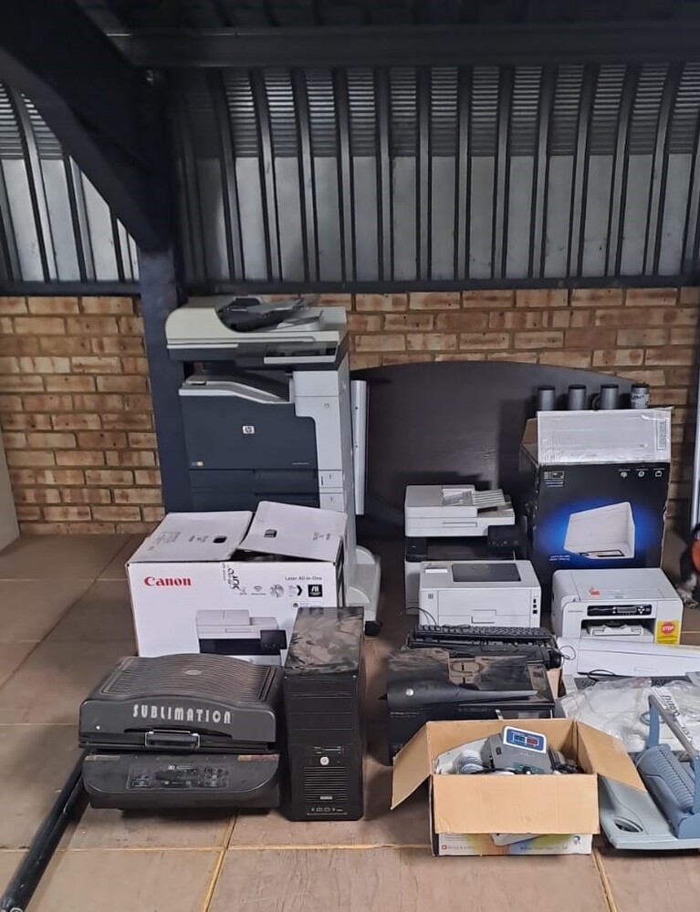 South Storage Self storage unit auction IB-7248