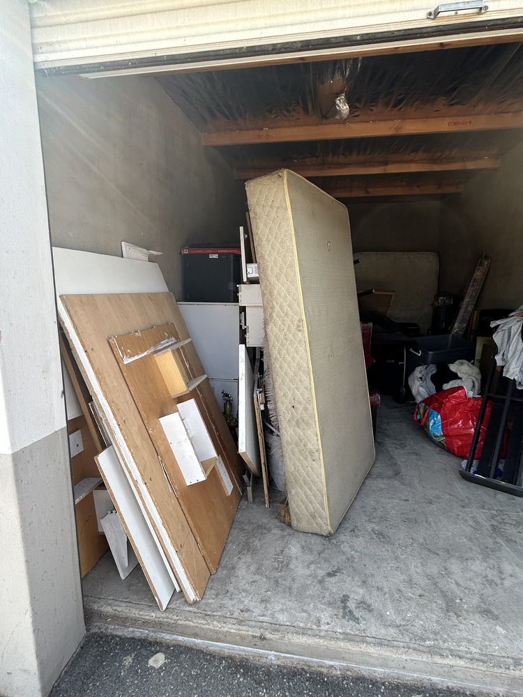 Rent-A-Store Honeydew storage facility unit auction IB-9915 16