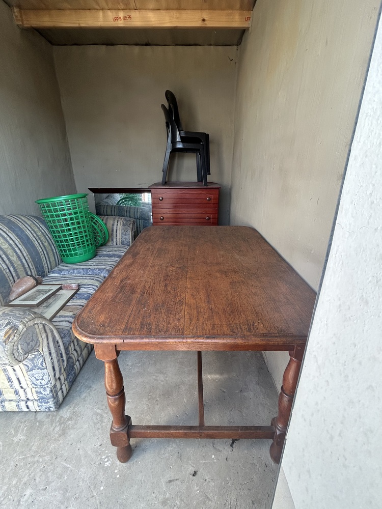 Rent-A-Store Honeydew Self storage auction IB-8196