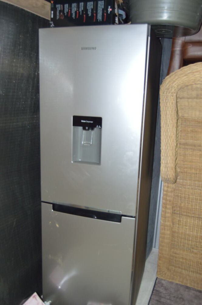 INV - Table View Storage Unit auction IB-6533