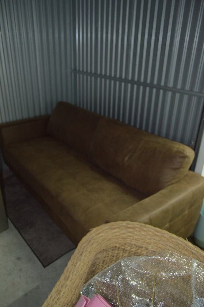 INV - Table View storage facility unit auction IB-6533