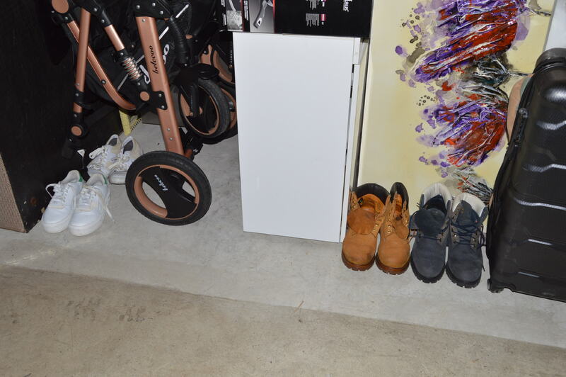 INV - Table View Storage Unit auction IB-6533 22