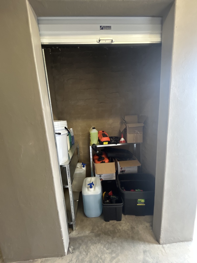 Rent-A-Store Midrand Self storage auction IB-8918